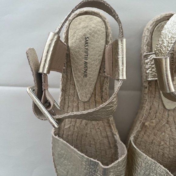 COPY - GOLD SANDALS - SAKS FIFTH AVENUE - Picture 2 of 6